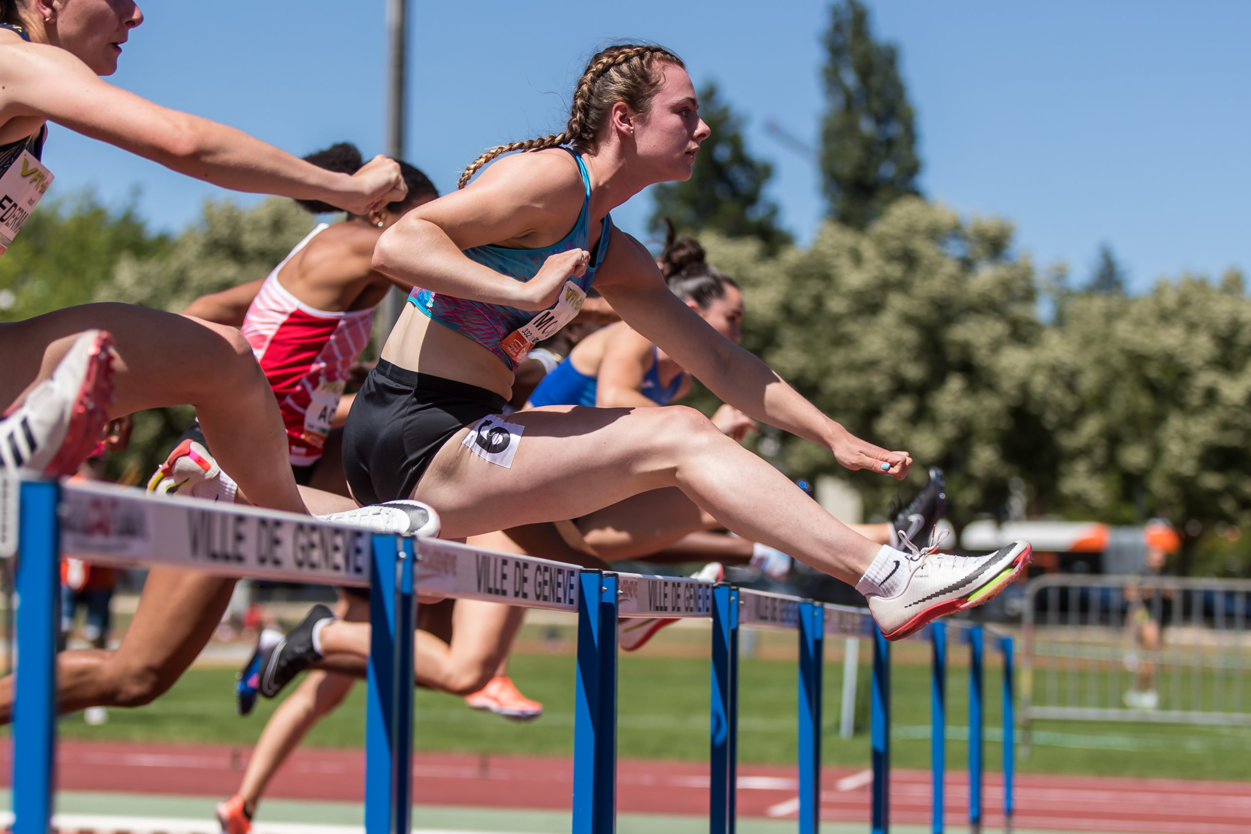 Mia MCINTOSH (GBR) (2005, 17 years), winning his 100m hurdles (0.84cm) heat in 13.45 (w -0.8). Just 3 weeks before winning the European U18 championships in Jerusalem (ISR) in 13.05 (100m hurdles, 76.2cm) !