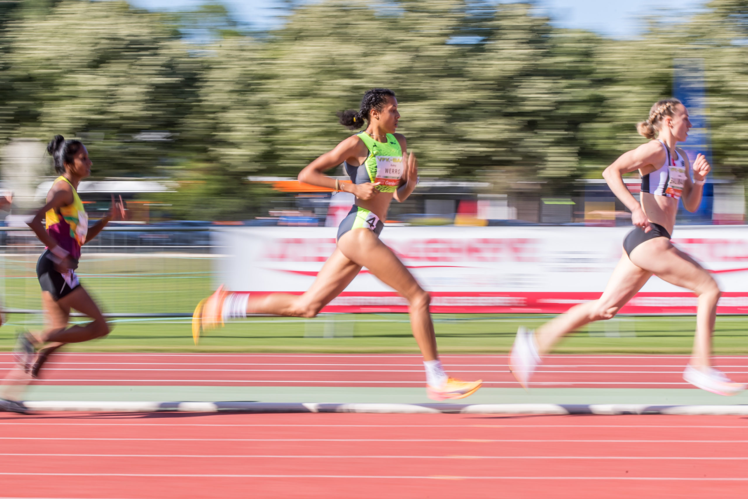 Audrey Werro (SWI) (2004, 18 years), the Swiss  800m runner set in Geneva the U20, and simultaneously the U23 Swiss record (winning the 800m in 2:00.28). In 2021 she was 7th at ATLETICAGENEVE with 2:02.32 for a Swiss U18 and U20 records. At the European U20 (!) Championships in TALLIN (EST), (17 years) she won the title in 2:03.12.