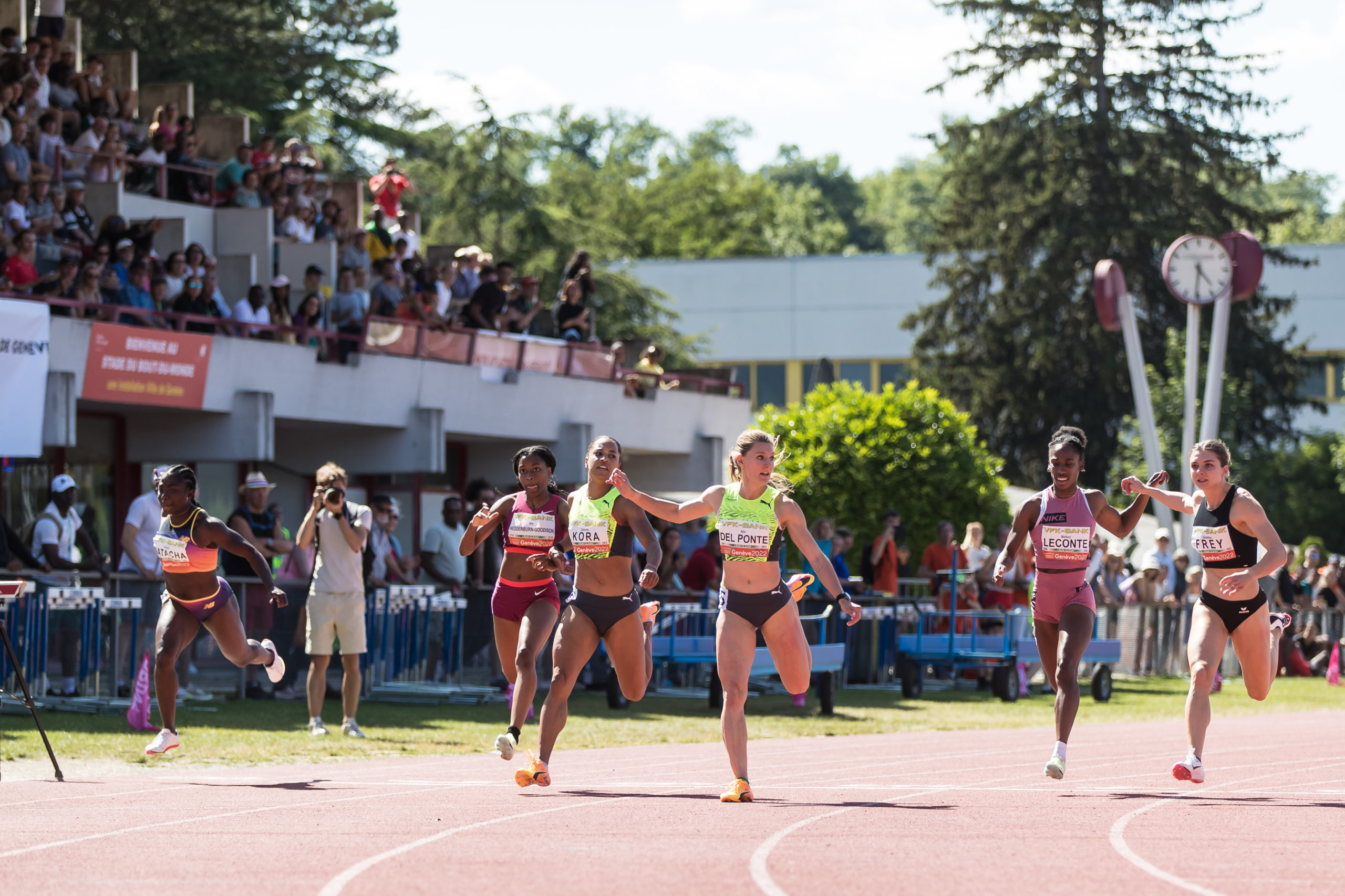 Nia WEDDERBURN-GOODISON (GBR), 2005), with 17 years she ran 11.32 (w+2.4) and 5th place in the A heat. Nia, just 4 weeks later won 2 gold medals at the U18 European Championships in Jerusalem (ISR) winning the 100m in 11.39 and the 4x100m relay.  