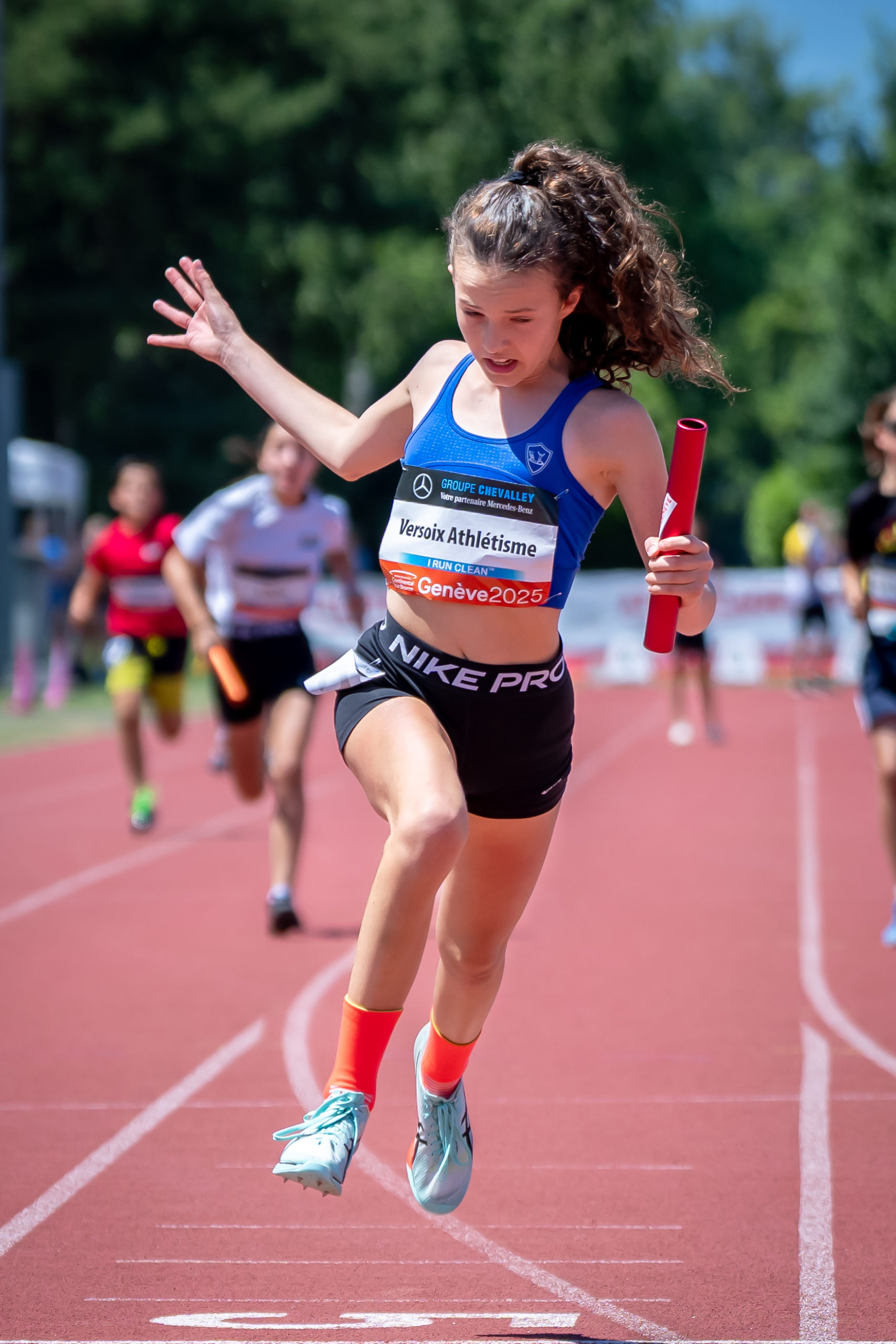 Reiser Emilia (Versoix Athletisme), the young 6th relayers in great advance on all the other competitors, on the finish line. Reiser Emilia (Versoix Athletisme), the young 6th relayers in great advance on all the other competitors, on the finish line.